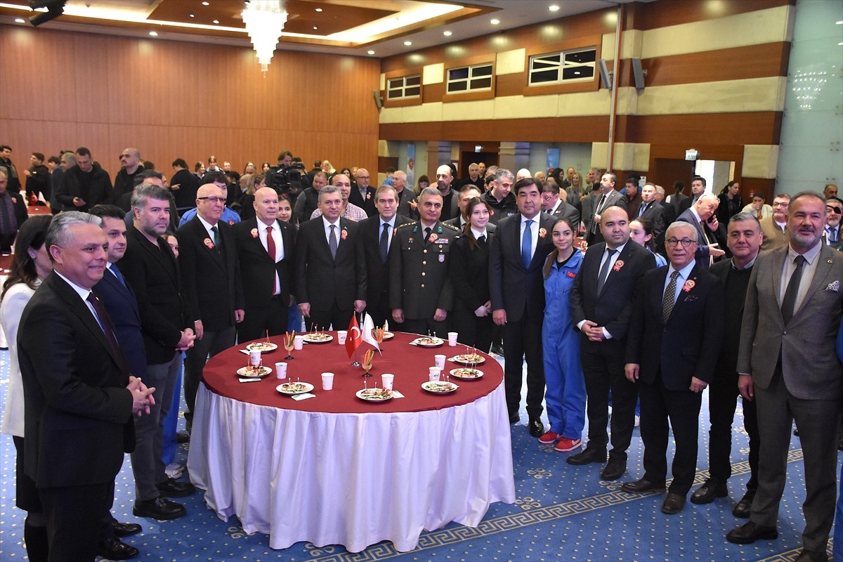 Türk Hava Kurumunun (THK) kuruluşunun 100. yılı, Antalya'da düzenlenen programla kutlandı.