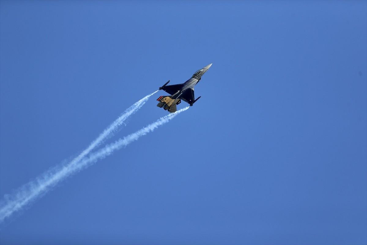 Türk Hava Kuvvetleri akrobasi timi SOLOTÜRK, Muğla'nın Fethiye ilçesinde düzenlenecek Şehit...