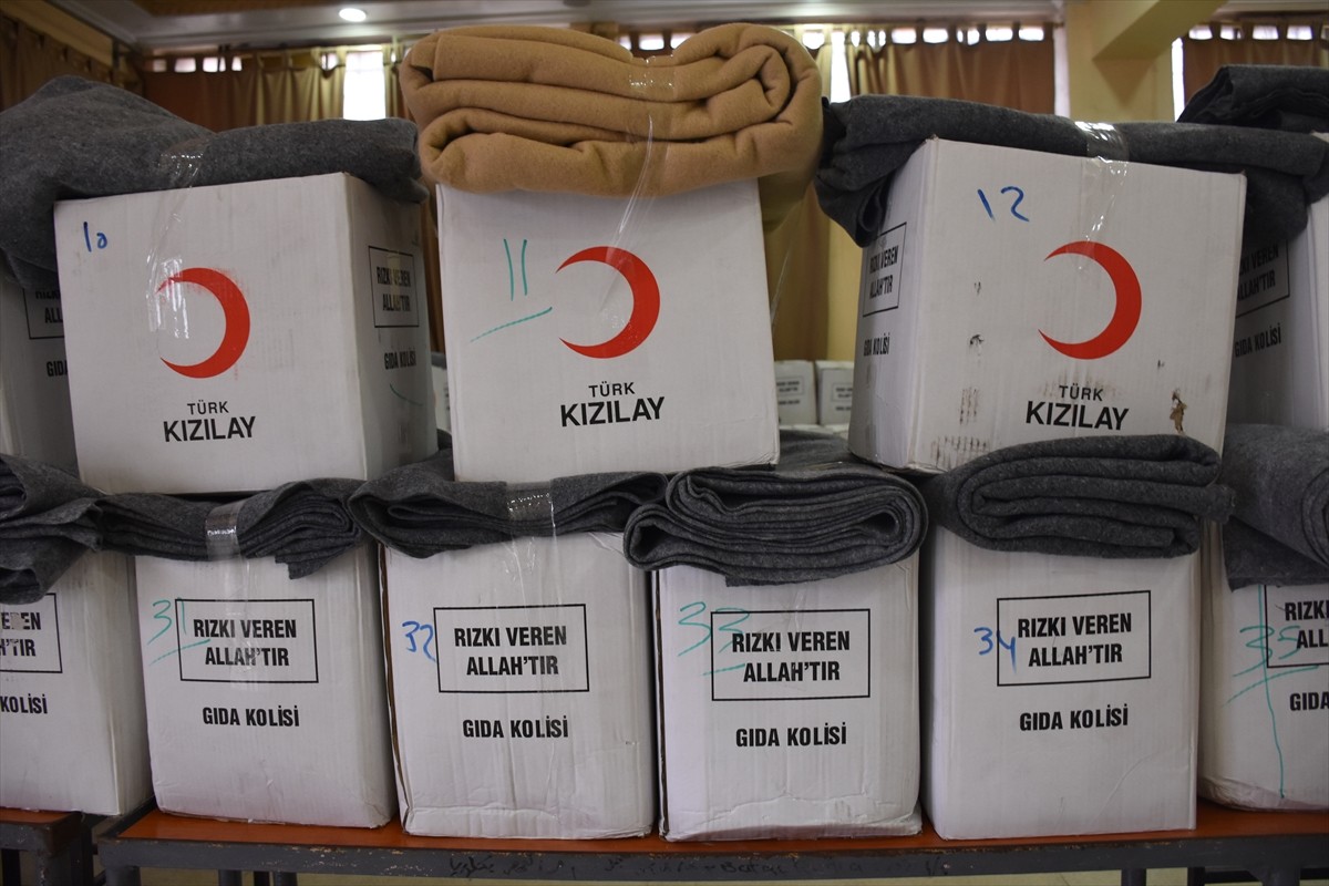 Türk Kızılay, Suriye'nin başkenti Şam ile Kuneytra ilinde yaşayan 1250 ihtiyaç sahibi aileye...