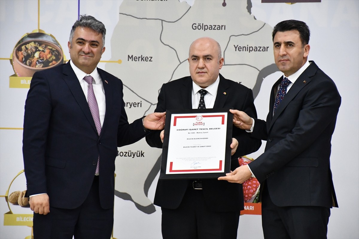 Türk Patent ve Marka Kurumu (TÜRKPATENT) Başkanı Muhammed Zeki Durak (solda), Bilecik'in "Lefke...