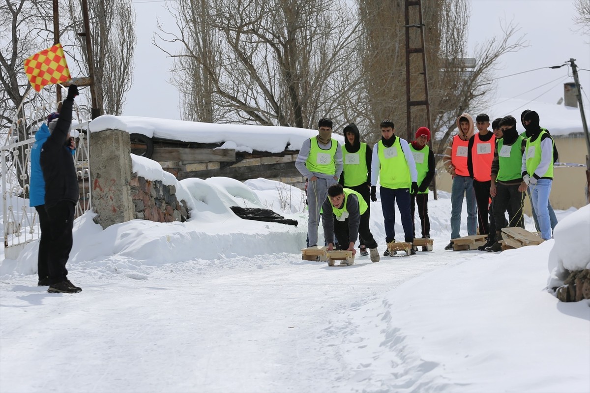 Türkiye'nin en soğuk ilçelerinden Ardahan'ın Göle ilçesinde, kış turizmine katkı sunmak ve kızak...