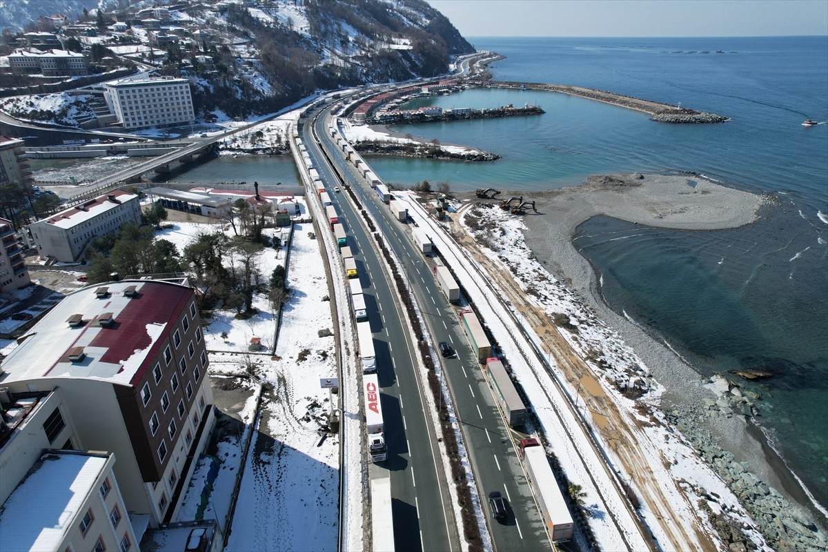 Türkiye'nin Kafkaslar ve Orta Asya'ya açılan en önemli kara hudut kapısı konumundaki Sarp Sınır...