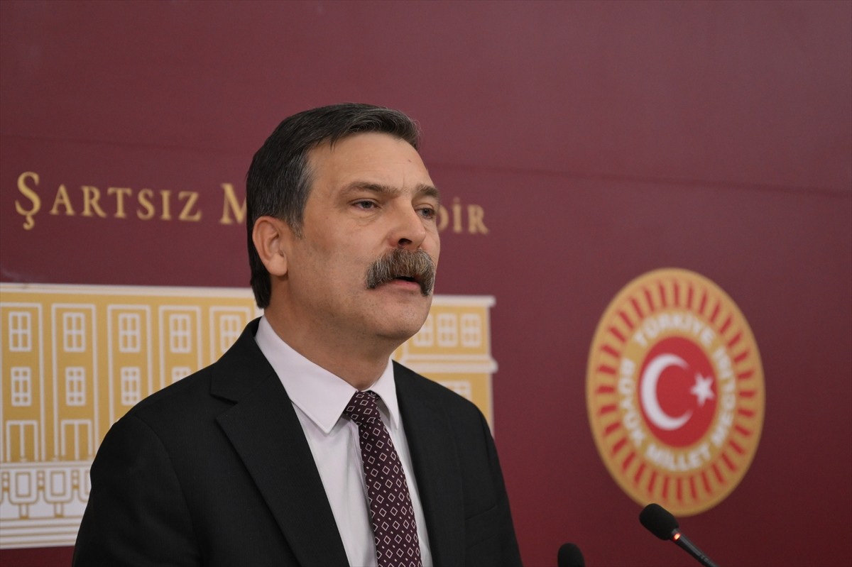 Türkiye İşçi Partisi (TİP) Genel Başkanı Erkan Baş, TBMM'de düzenlediği basın toplantısında...