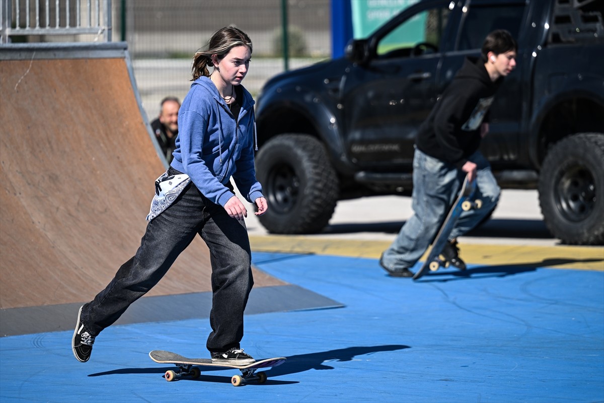 Türkiye Kaykay Federasyonu tarafından düzenlenen Adana Açık Yarışması, 47 sporcunun katılımıyla...