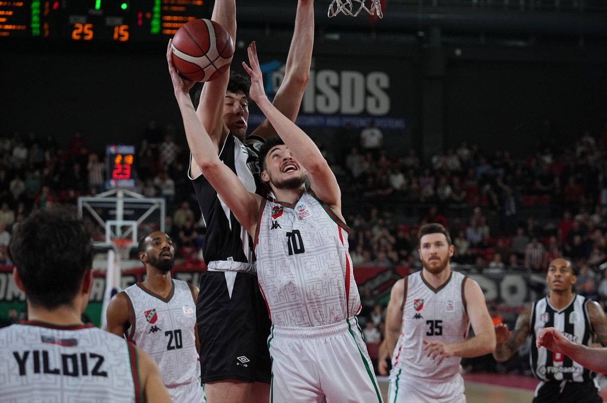 Türkiye Sigorta Basketbol Süper Ligi 19’uncu hafta mücadelesinde Karşıyaka ile Beşiktaş Fibabanka...