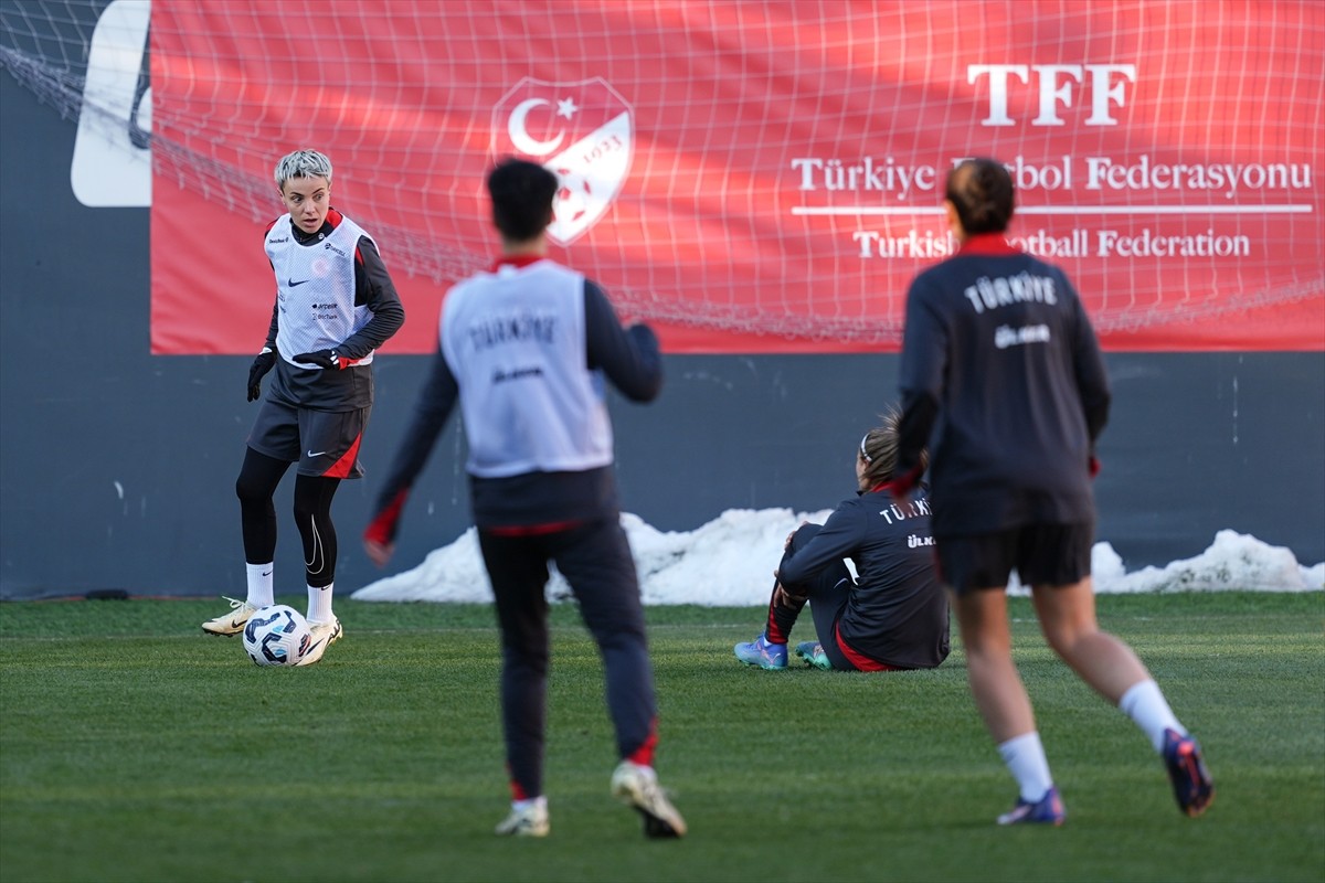 UEFA Uluslar B Ligi 2. Grup'taki ikinci maçında yarın Yunanistan'ı konuk edecek A Milli Kadın...