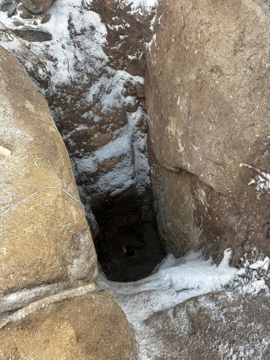 Yozgat'ta kaçak kazı yapan 3 şüpheli gözaltına alındı.