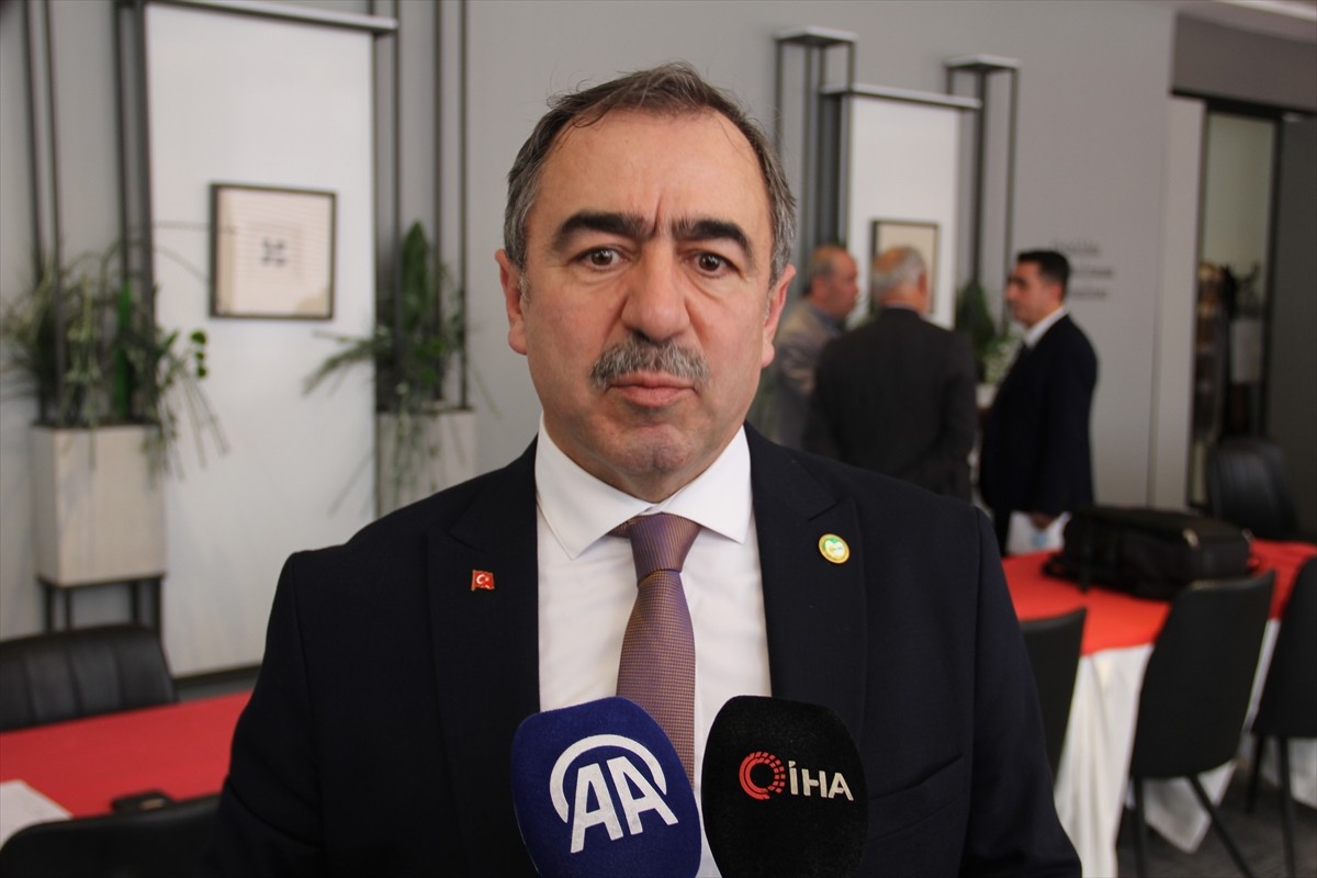 Yumurta Üreticileri Merkez Birliği (YUM-BİR) Başkanı İbrahim Afyon, Kayseri Ticaret Odası'nda...