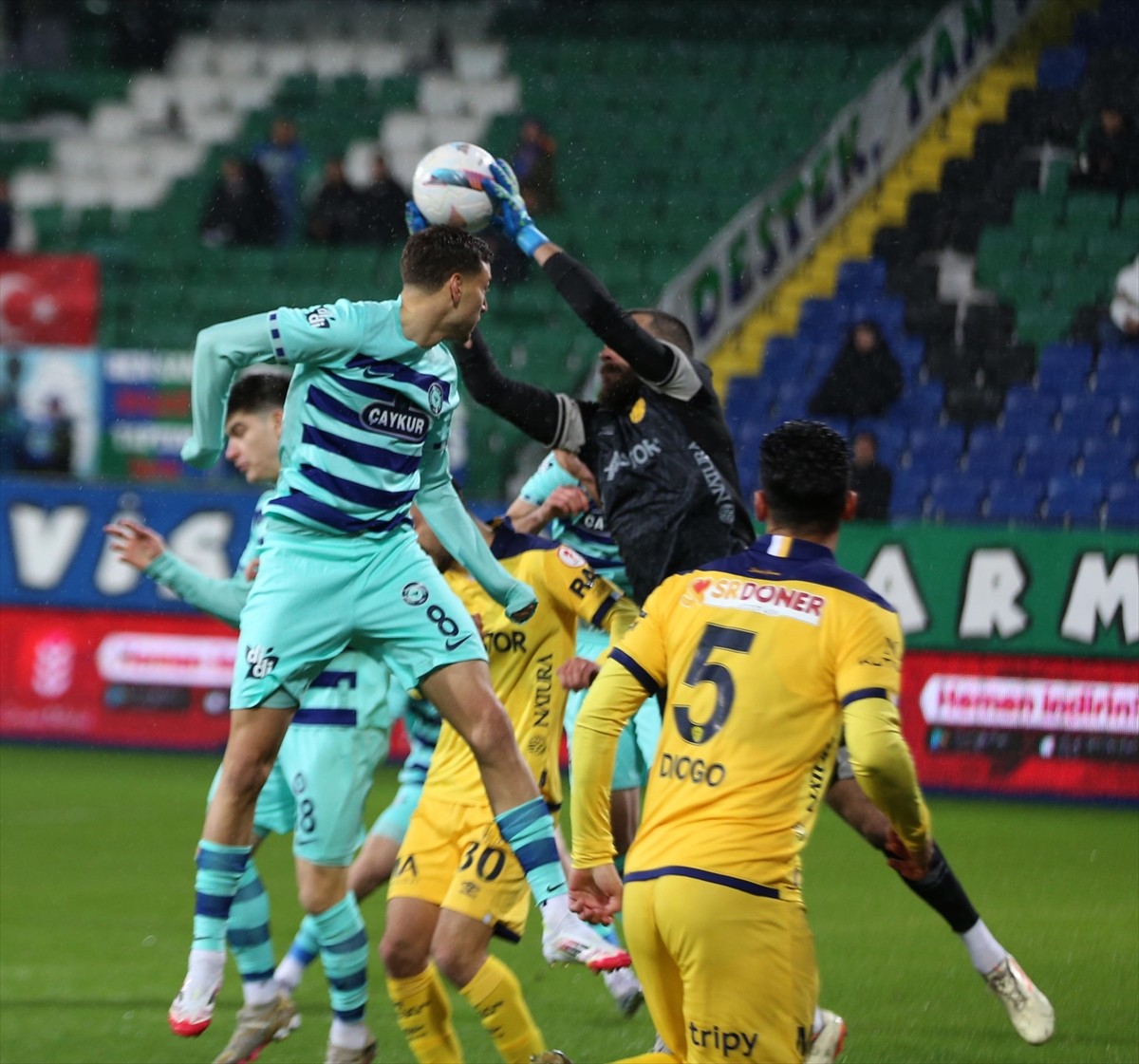 Ziraat Türkiye Kupası A Grubu ikinci hafta maçında Çaykur Rizespor ile MKE Ankaragücü  karşılaştı....