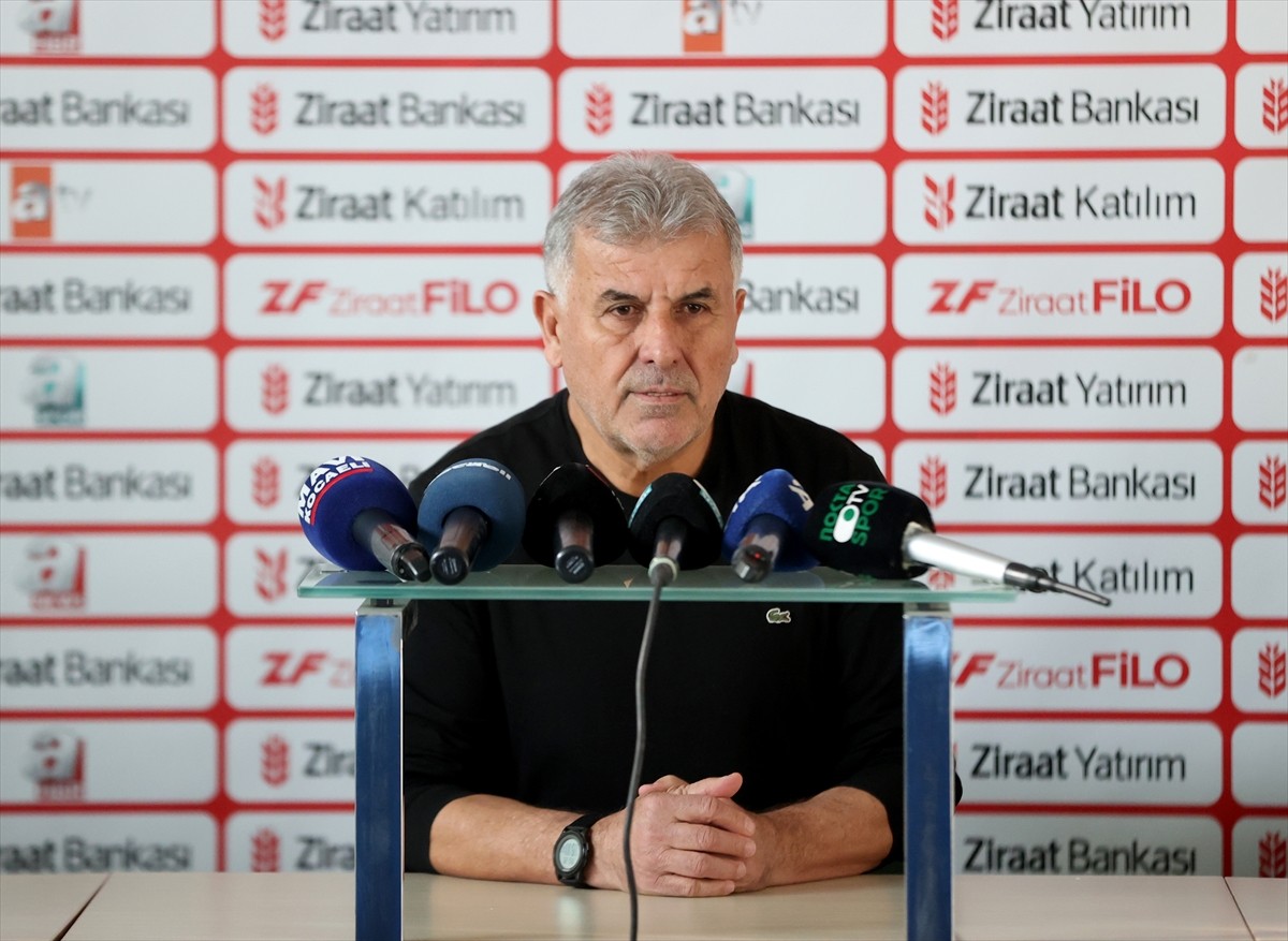 Ziraat Türkiye Kupası D Grubu üçüncü maçında Kocaelispor'a 3-1 yenilen Kırklarelispor'da teknik...
