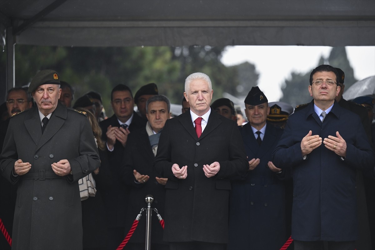 18 Mart Şehitleri Anma Günü ve Çanakkale Deniz Zaferi'nin 110. yıl dönümü dolayısıyla Edirnekapı...
