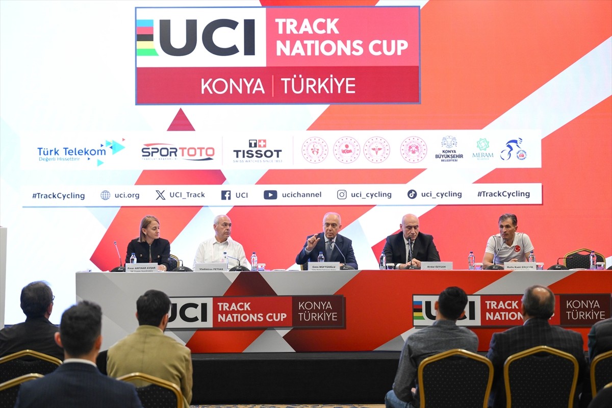 2025 UCI Pist Bisikleti Uluslar Kupası'nın basın ve tanıtım toplantısı, Konya'da bir otelde...