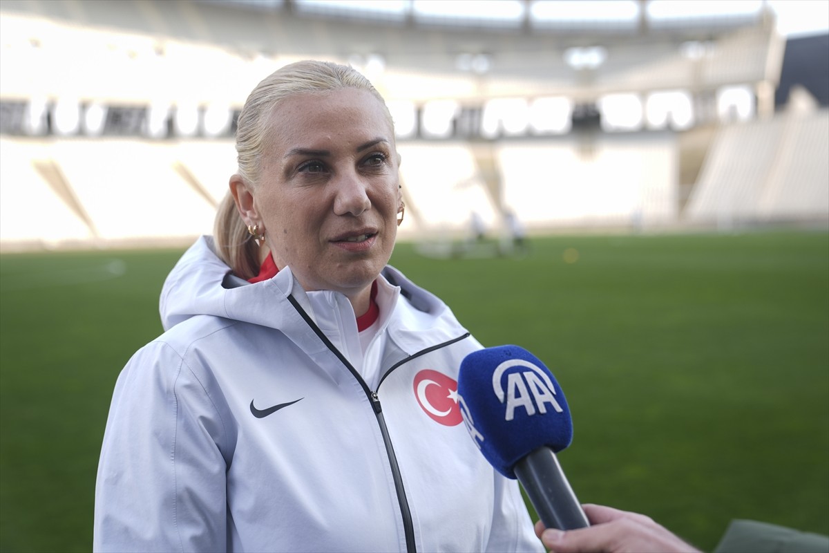 A Milli Kadın Futbol Takımı Teknik Direktörü Necla Güngör Kıragası, AA muhabirine açıklamalarda...