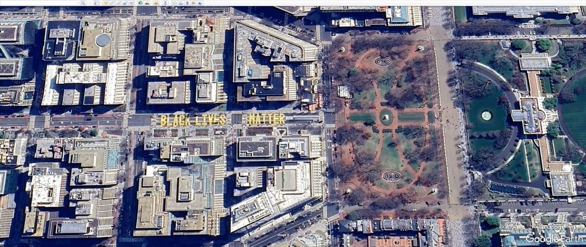 ABD başkentinde, 2020'de siyahi George Floyd'un öldürülmesinin ardından, merkezi bir caddeye...