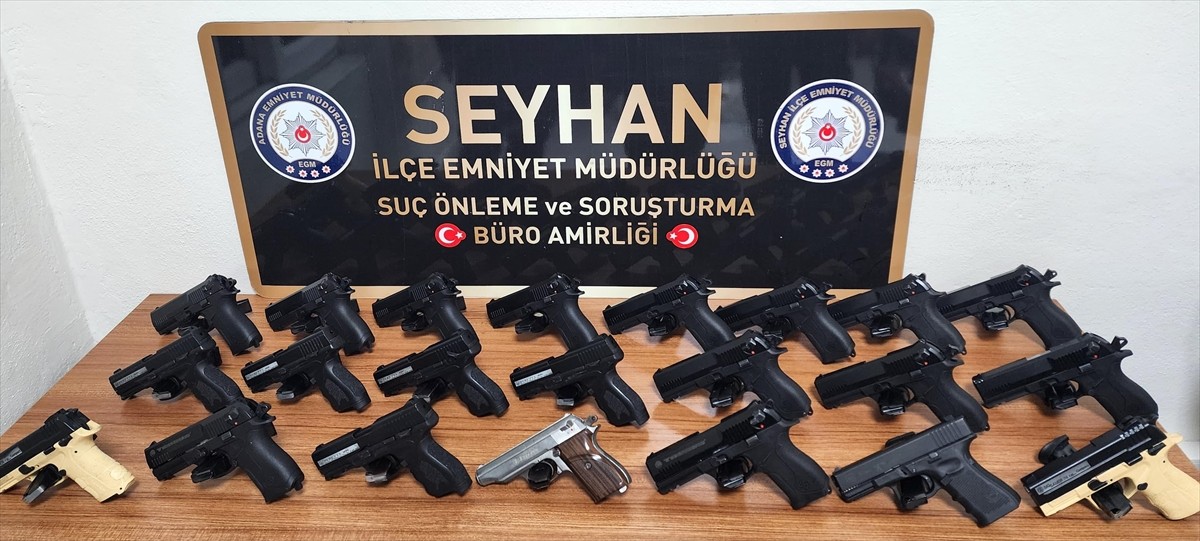 Adana'da yapılan operasyonda ruhsatsız 1'i kurusıkı 22 tabanca ile 8 mermi ele geçirildi, 4...