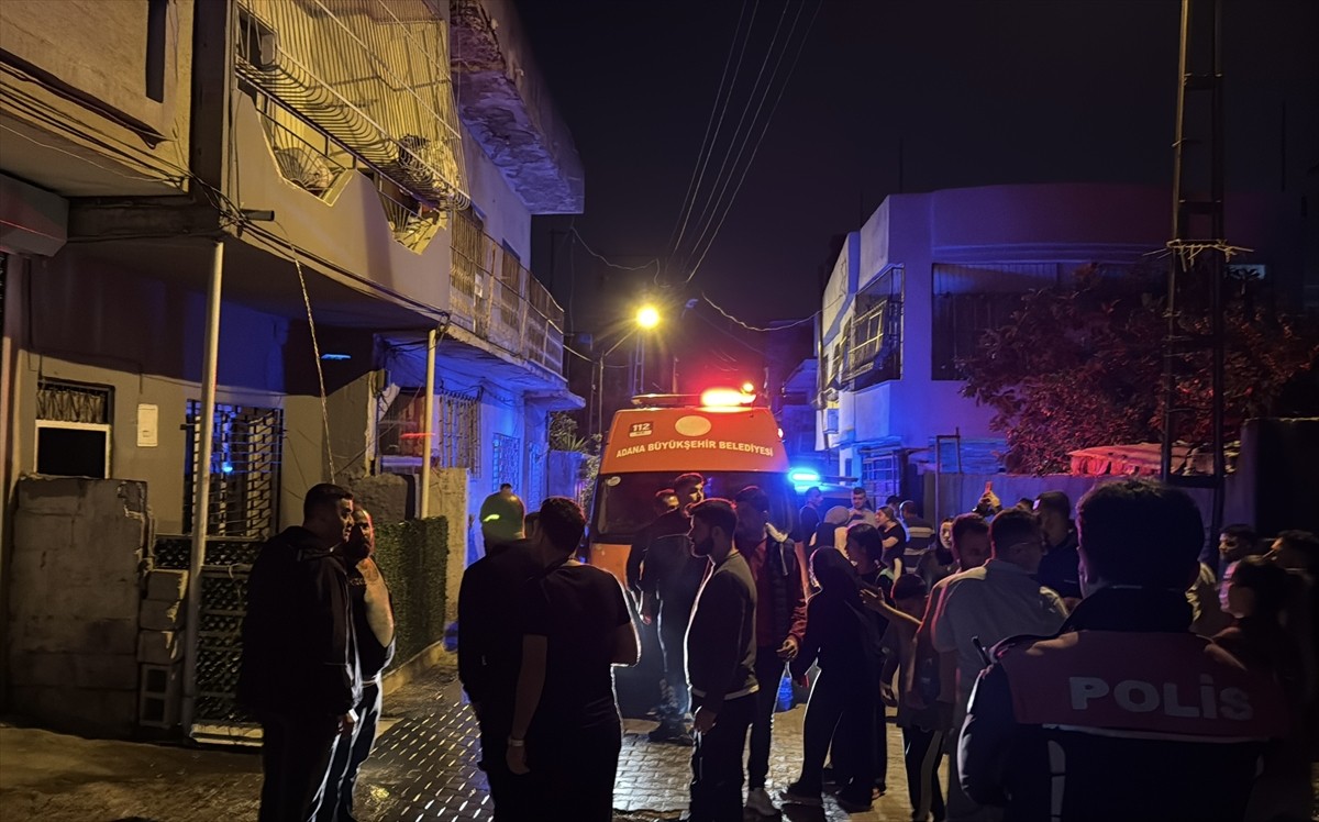 Adana'nın merkez Yüreğir ilçesinde bir evde çıkan yangında 2 çocuk hayatını kaybetti. Olay yerine...