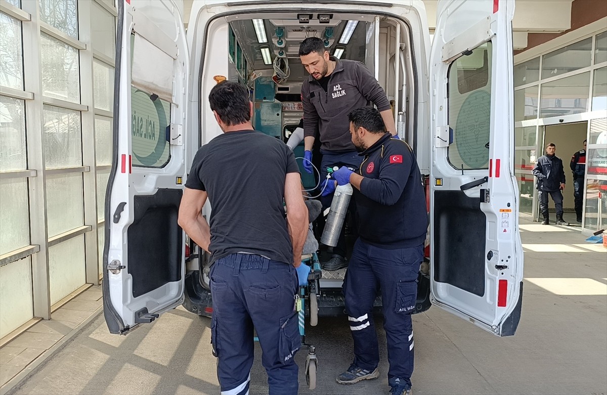 Adıyaman’da kum yüklü kamyonun park halindeki tırlara çarpması sonucu 1 kişi öldü, 1 kişi ağır...