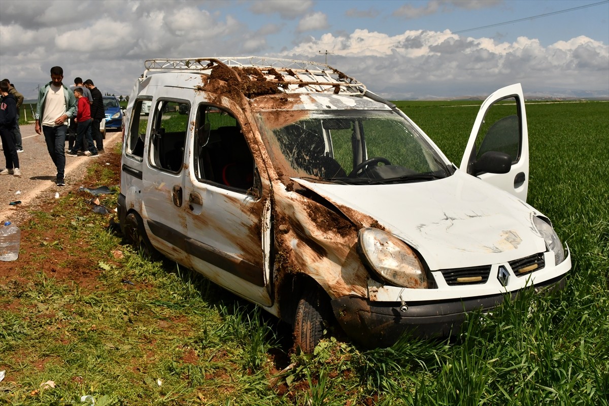 Adıyaman’ın Besni ilçesinde iki otomobilin çarpışması sonucu 6 kişi yaralandı.