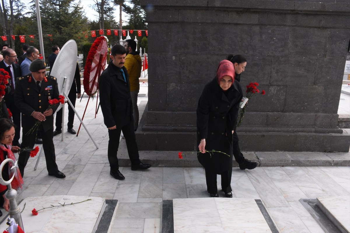 Afyonkarahisar'daki Kocatepe Mezarlığı'nda 18 Mart Şehitleri Anma Günü ve Çanakkale Deniz...