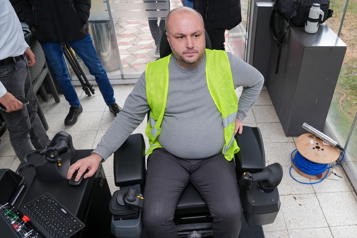 Ağır ve tehlikeli işlerde uzun yıllardır insanların en önemli yardımcısı konumundaki iş...