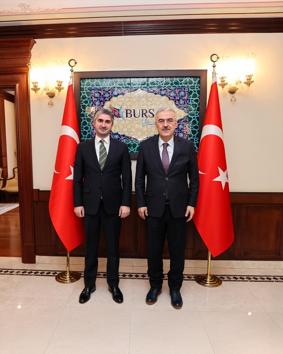 Aile ve Sosyal Hizmetler Bakan Yardımcısı Zafer Tarıkdaroğlu (solda), Bursa'da çeşitli...