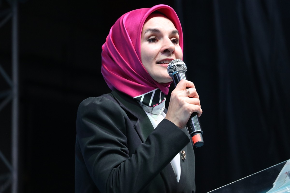  Aile ve Sosyal Hizmetler Bakanı Mahinur Özdemir Göktaş, Antakya Merkez Kapalı Spor Salonu'nda...