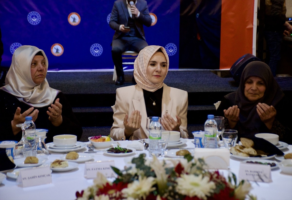 Aile ve Sosyal Hizmetler Bakanı Mahinur Özdemir Göktaş (ortada), Kırşehir'de bir otelde şehit...