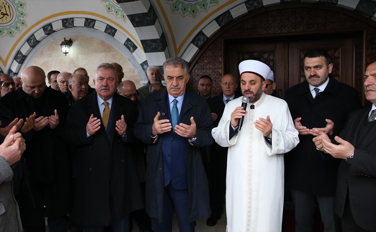 AK Parti Genel Başkan Yardımcısı Hayati Yazıcı, çeşitli programlar için geldiği Rize'nin Çayeli...