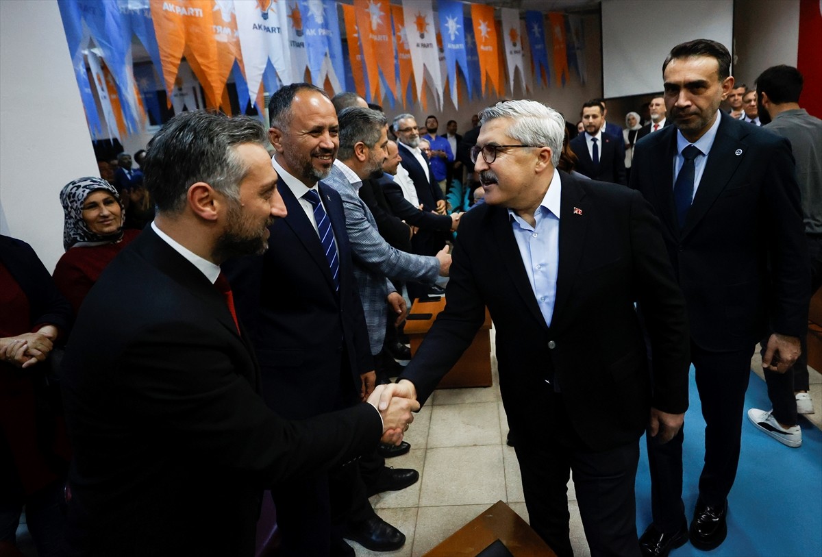 AK Parti Genel Başkan Yardımcısı Hüseyin Yayman, AK Parti Mersin İl Başkanlığı'nda basın...