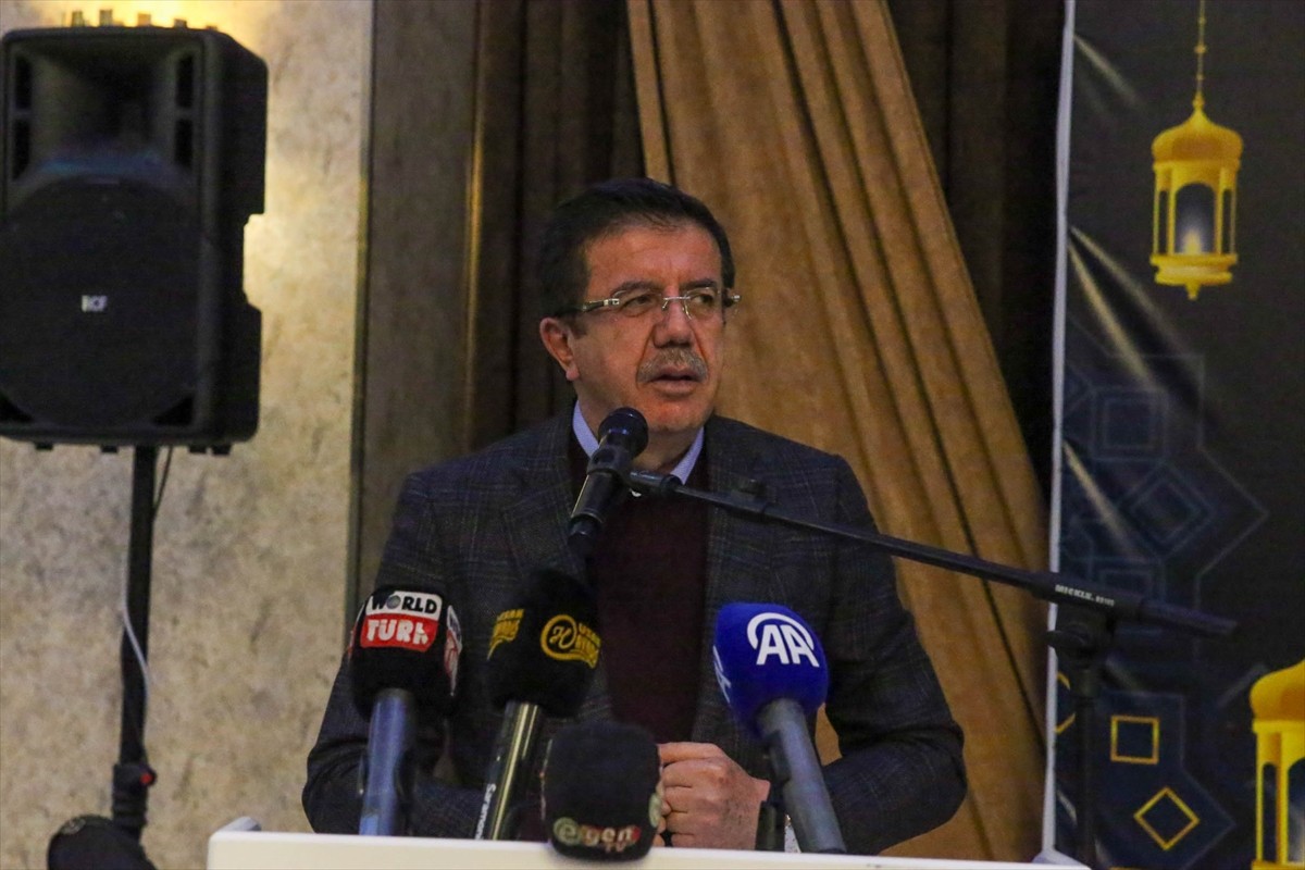 AK Parti Genel Başkan Yardımcısı Nihat Zeybekci , AK Parti Uşak İl Başkanlığı tarafından kent...