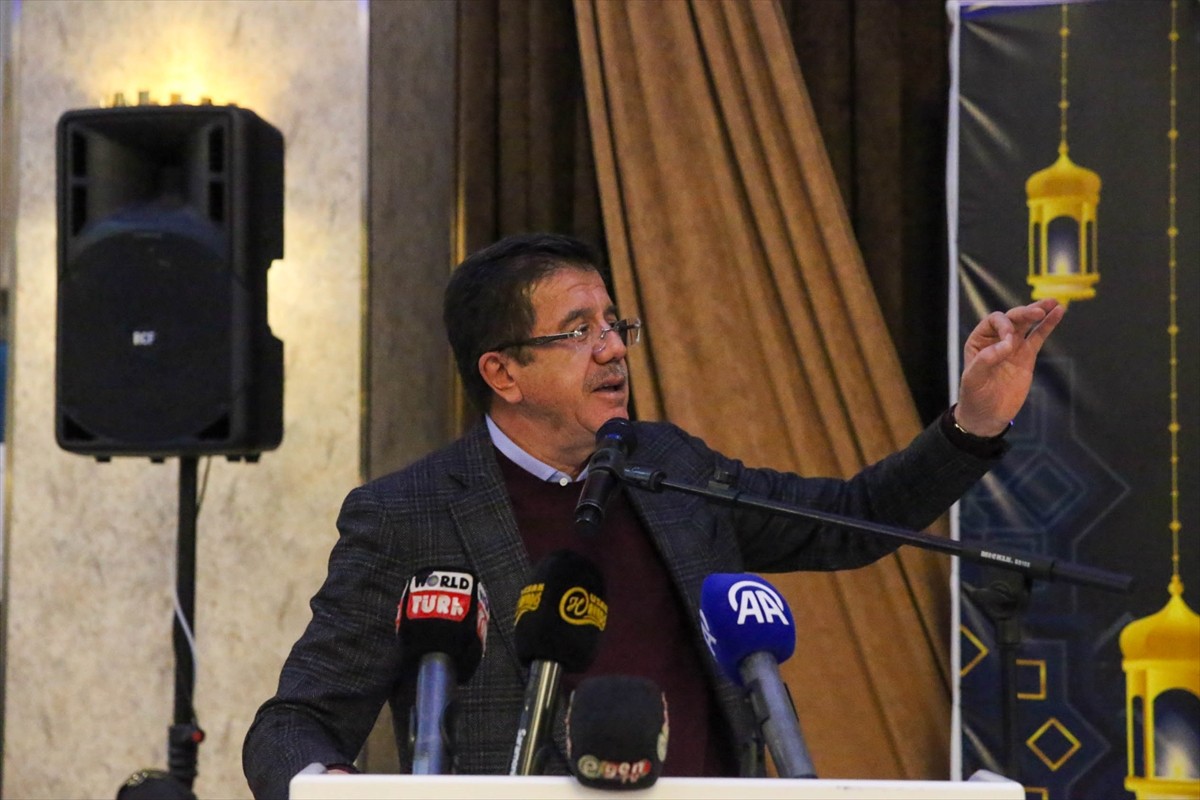 AK Parti Genel Başkan Yardımcısı Nihat Zeybekci , AK Parti Uşak İl Başkanlığı tarafından kent...