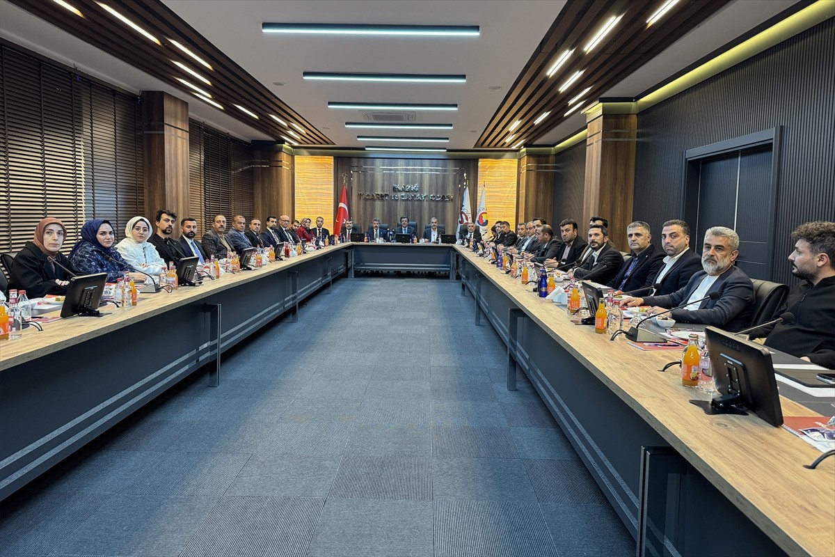 AK Parti Genel Başkan Yardımcısı Nihat Zeybekci, Elazığ'daki temasları kapsamında Ticaret ve...