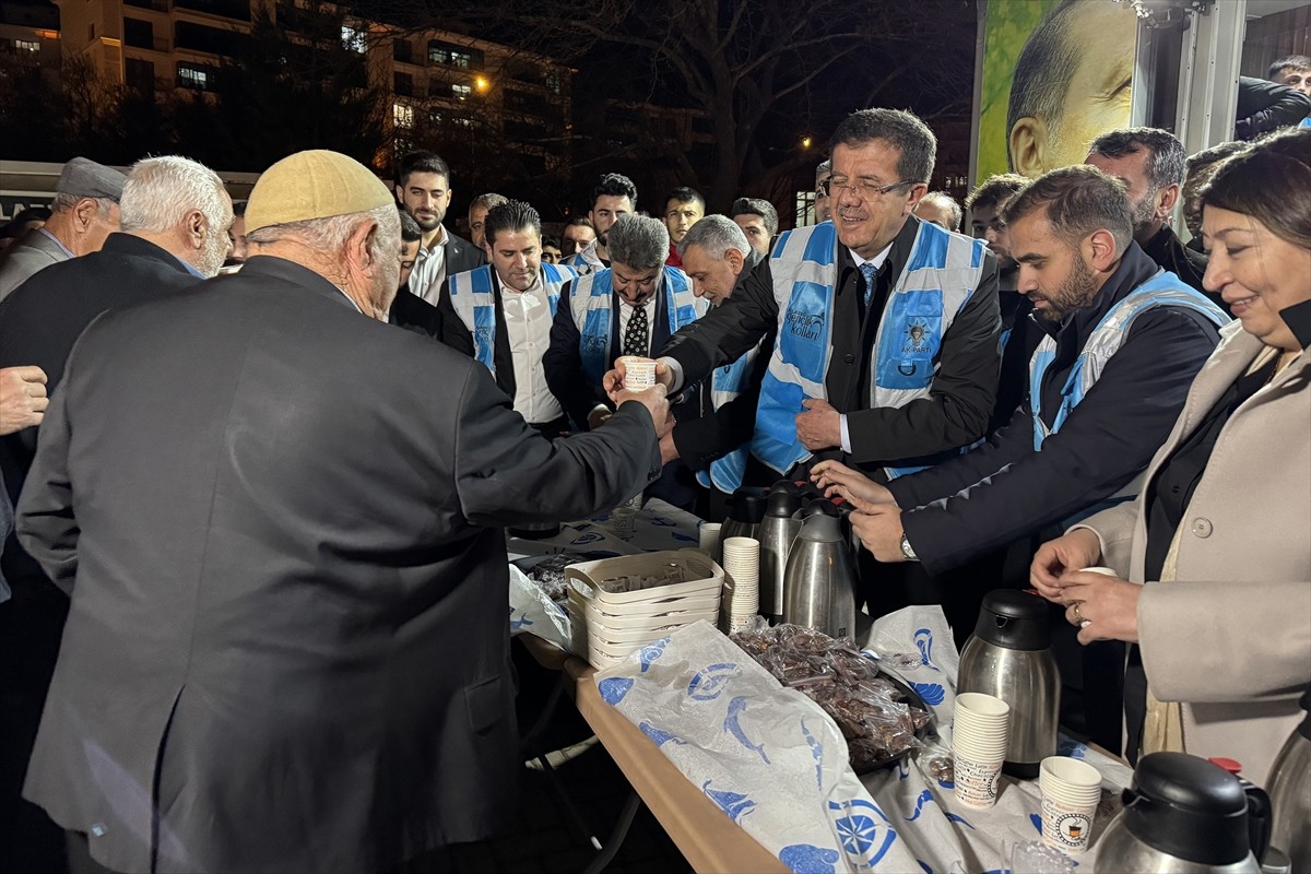 AK Parti Genel Başkan Yardımcısı Nihat Zeybekci, Elazığ'daki temasları kapsamında Ticaret ve...