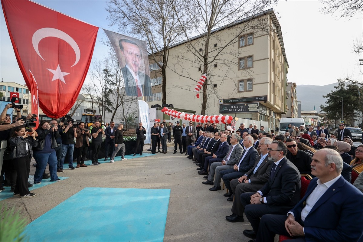 AK Parti Genel Başkanvekili Efkan Ala (fotoğrafta), Kestel ilçesindeki Vanimehmet Mahallesi'nde...