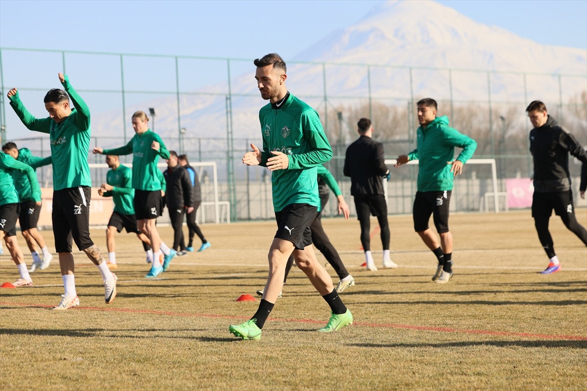 Alagöz Holding Iğdır FK, Trendyol 1. Lig'in 29. haftasında sahasında Kızılkaya Tarım Şanlıurfaspor...