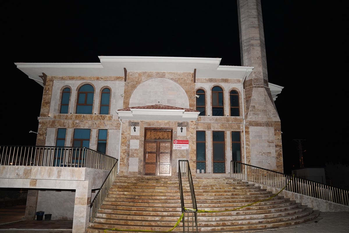 Ankara'da Keçiören ilçesi Karşıyaka Mahallesi Bağlar Caddesi'nde bulunan Fatma Bacı Camisi'nde...