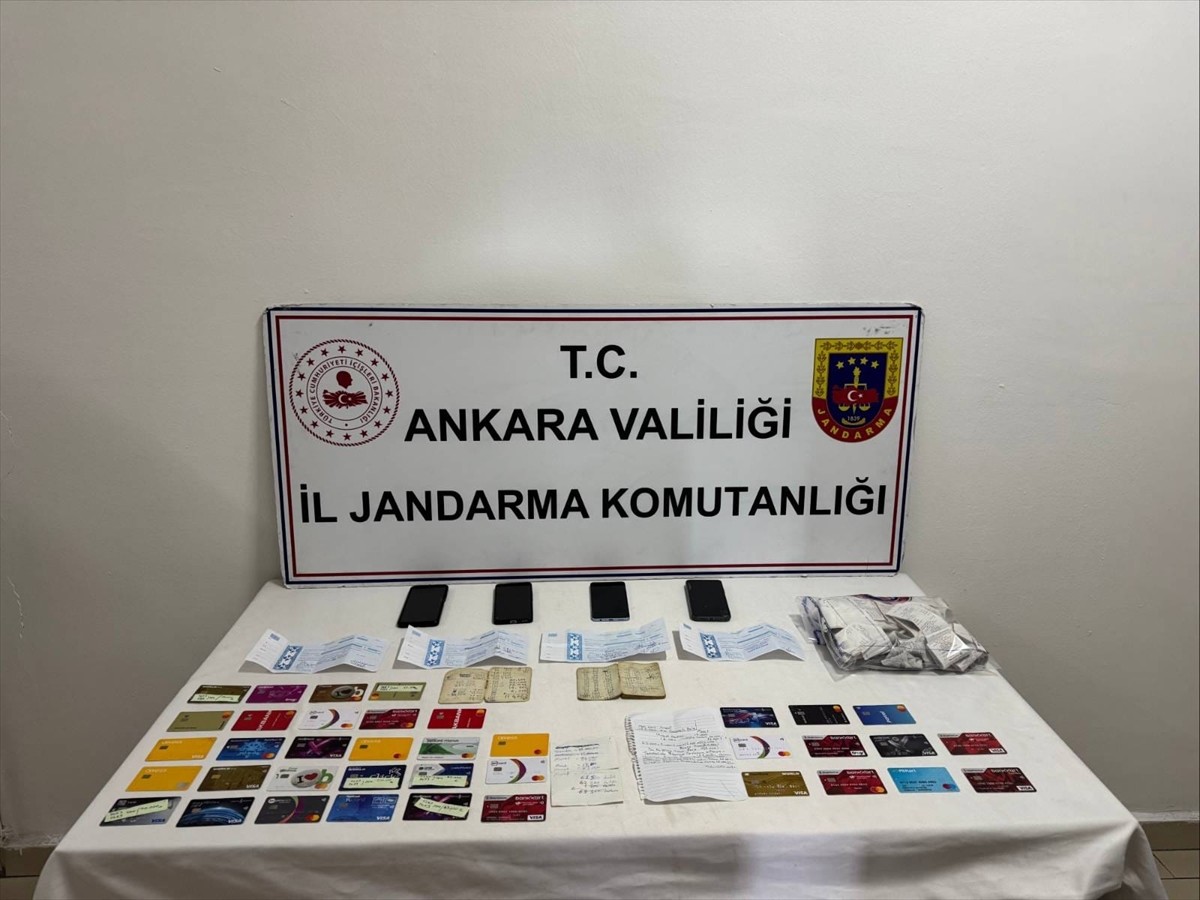 Ankara'da tefecilik yaptıkları iddiasıyla 4 şüpheli gözaltına alındı. Aramalarda, alacak...