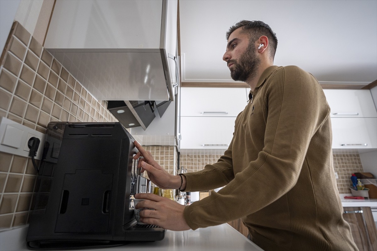 Ankara'da yaşayan ve 2024'te Paris'te düzenlenen Paralimpik Oyunları'na görme engelli sporcuların...