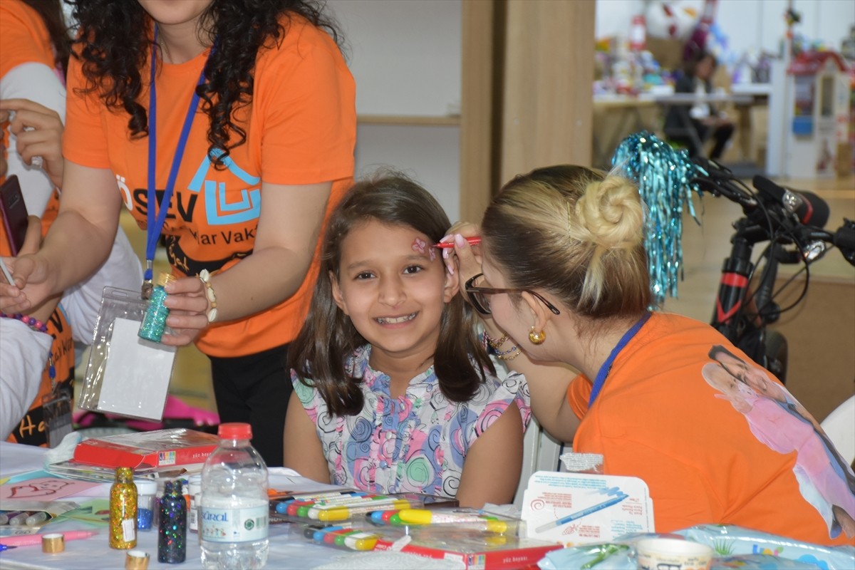 Antalya'da, Lösemili Çocuklar Sağlık ve Eğitim Vakfı (LÖSEV), kanser tedavisi gören çocuklar ve...