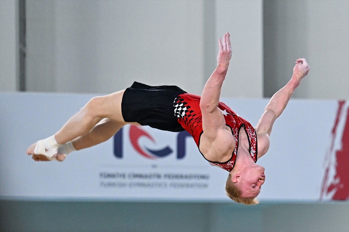 ANTALYA (AA) - Artistik Cimnastik Dünya Kupası'nın Türkiye ayağı Antalya'da başladı. Vestel'in...