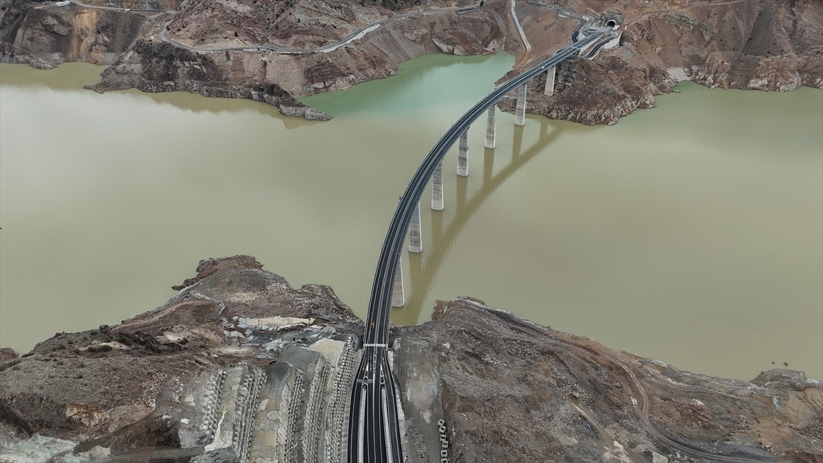 Artvin Çoruh Üniversitesi Orman Fakültesi Havza Yönetimi Ana Bilim Dalı Öğretim Üyesi Doç. Dr....