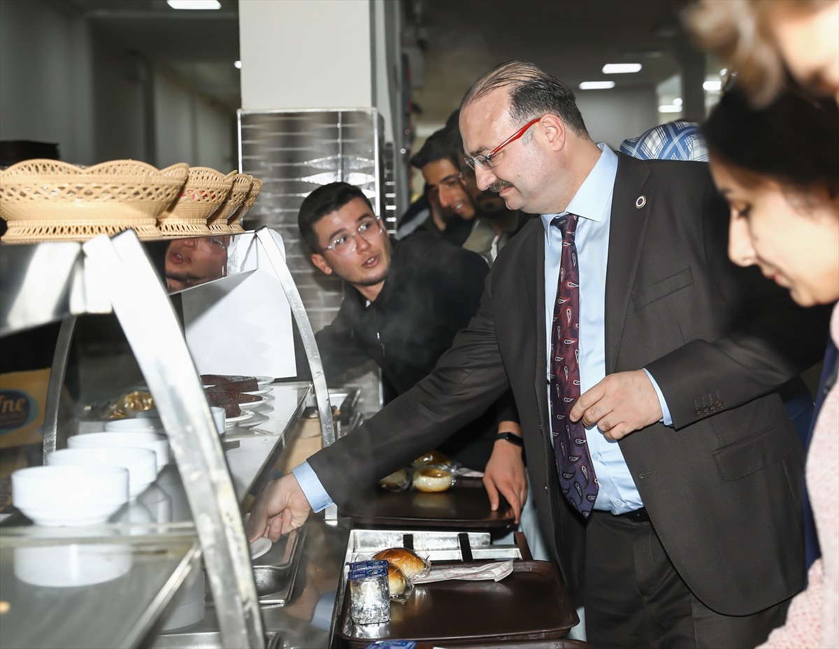 Atatürk Üniversitesinde eğitim gören öğrencilere ramazan ayı boyunca ücretsiz iftar verilecek....