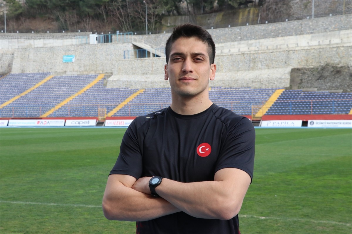 Atletizmde Türkiye şampiyonlukları bulunan Doğukan Kilcioğlu, başarısını uluslararası arenaya...