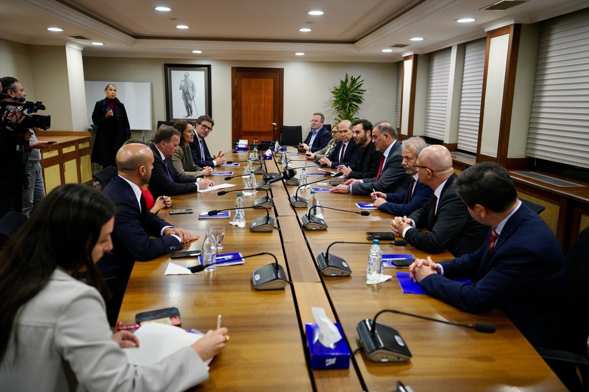 Avrupa Sosyalist Partisi Başkanı Stefan Löfven, İstanbul Büyükşehir Belediyesini (İBB) ziyaret...