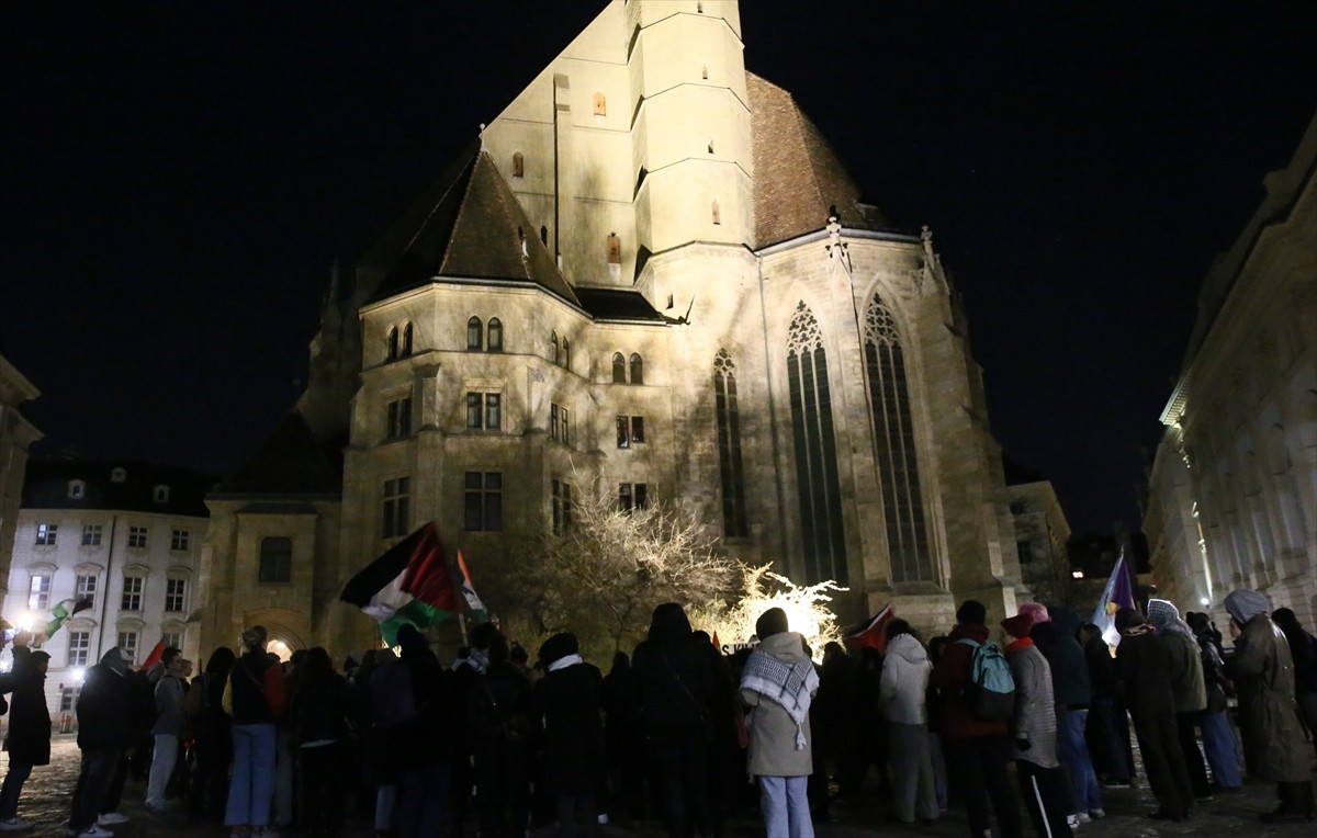  Avusturya'nın başkenti Viyana'da, İsrail'in ateşkesi bozarak Gazze Şeridi'ne başlattığı ve...
