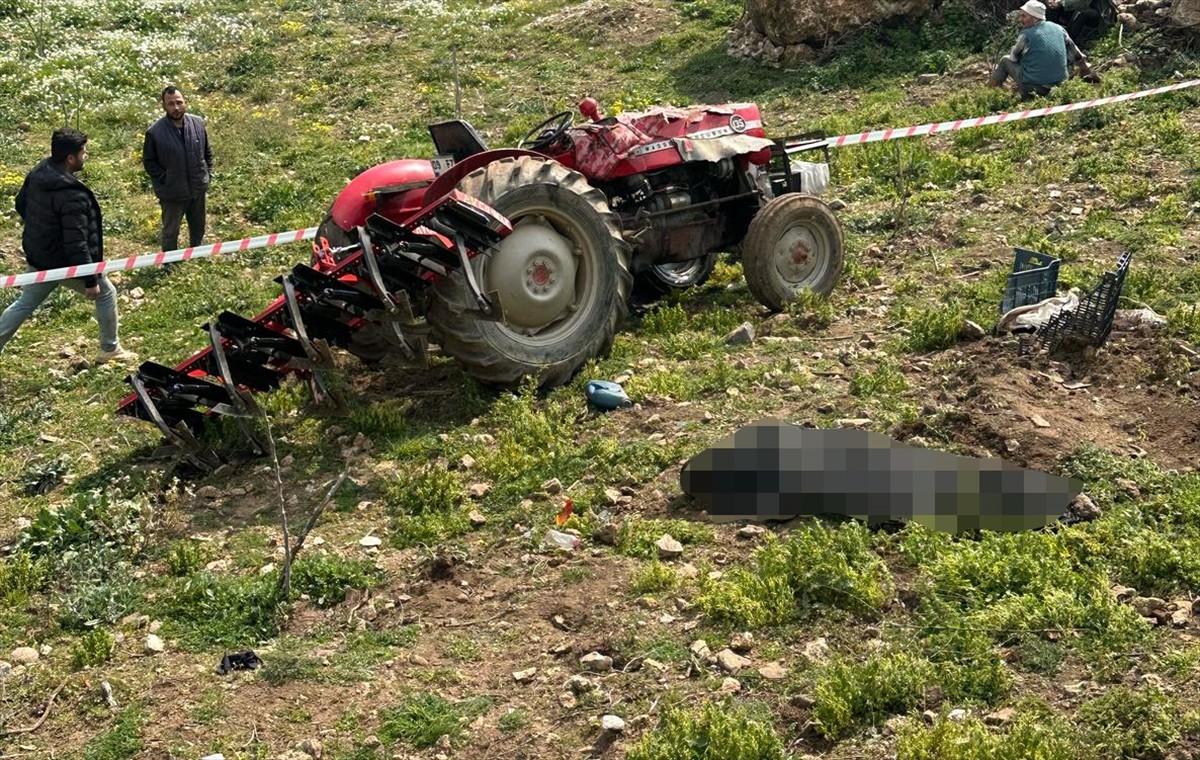 Aydın'ın Germencik ilçesinde traktörün devrilmesi sonucu 1 kişi hayatını kaybetti. Kaza yerine...