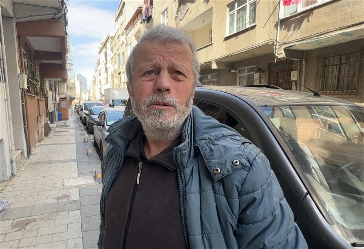 Bağcılar Fatih Mahallesi 1822 Sokak'taki 4 katlı binanın giriş katındaki dairede çıkan yangında...