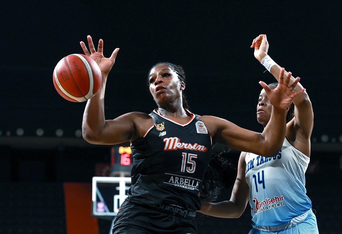 Basketbol ING Kadınlar Türkiye Kupası çeyrek final maçında İlkem Yapı Tarsus Spor ile Çimsa ÇBK...