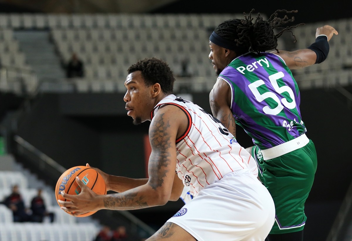 Basketbol Şampiyonlar Ligi son 16 turu J Grubu beşinci maçında Manisa Basket Divissa ile İspanya...