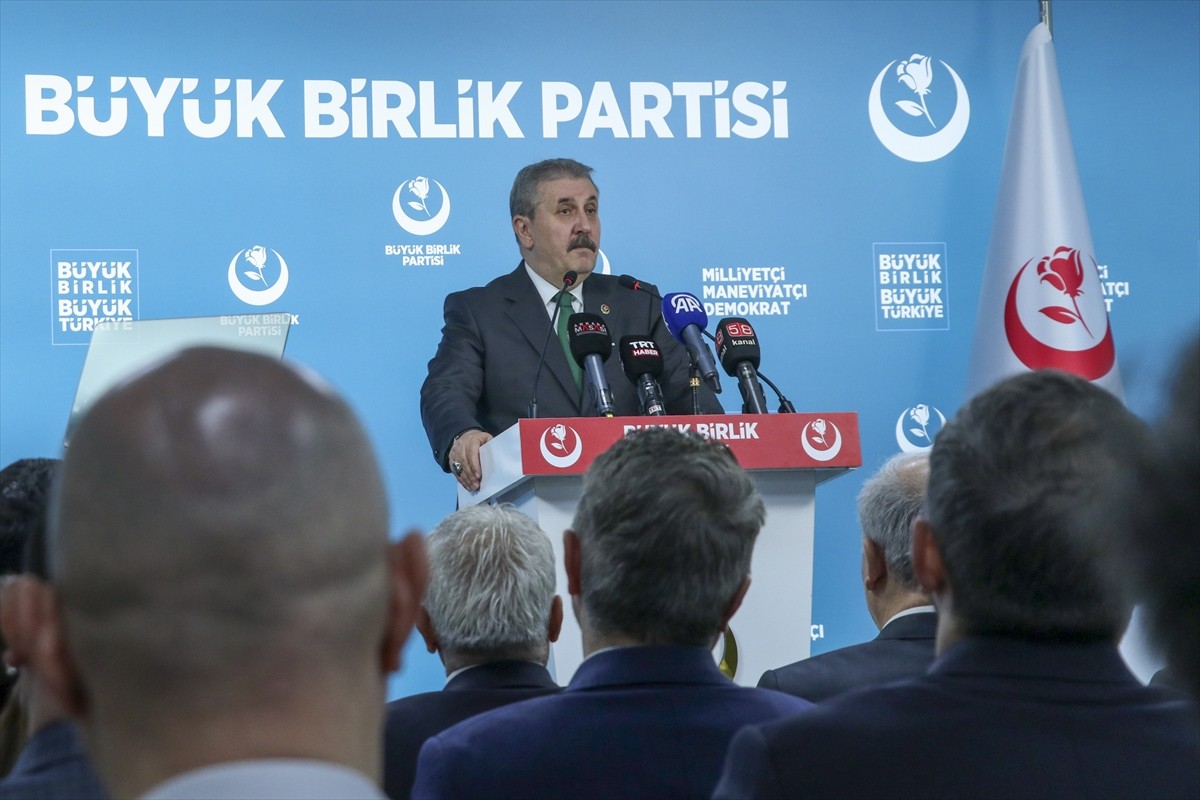 BBP Genel Başkanı Mustafa Destici, partisinin genel merkezinde düzenlediği basın toplantısında...